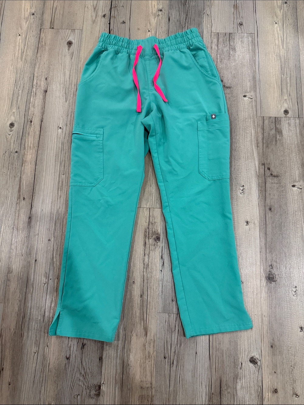 Figs Women’s Dowa Surgical Green with Pink Drawstring